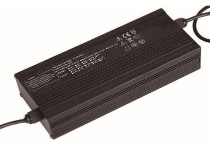 IP65 IP66 6A imperméable LFP matériel noir en aluminium de chargeur de batterie de 48 volts
